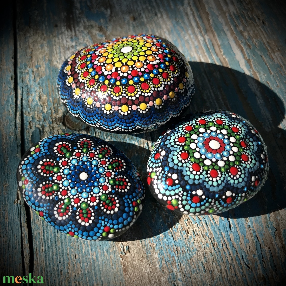 3 kézzel festett energizáló Meditációs Mandala kavics a Nap és a Tenger színeiben - otthon & életmód - dekoráció - spiritualitás - mandala - Meska.hu 3 kézzel festett energizáló Meditációs Mandala kavics a Nap és a Tenger színeiben - otthon & életmód - dekoráció - spiritualitás - mandala - Meska.hu