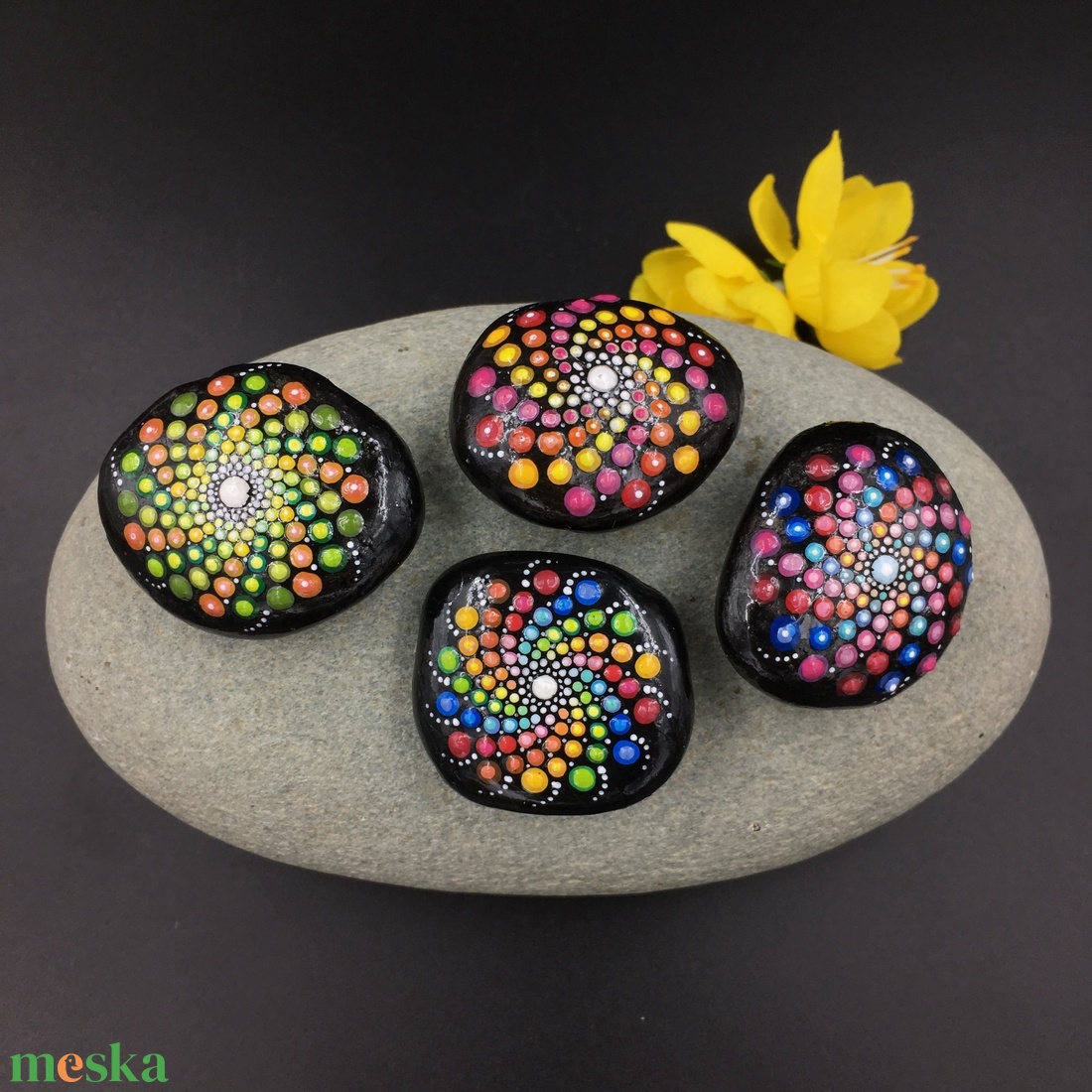 Pontozott meditációs mandala kövek: az Élet körforgása - otthon & életmód - dekoráció - asztal és polc dekoráció - kavics & kő - Meska.hu