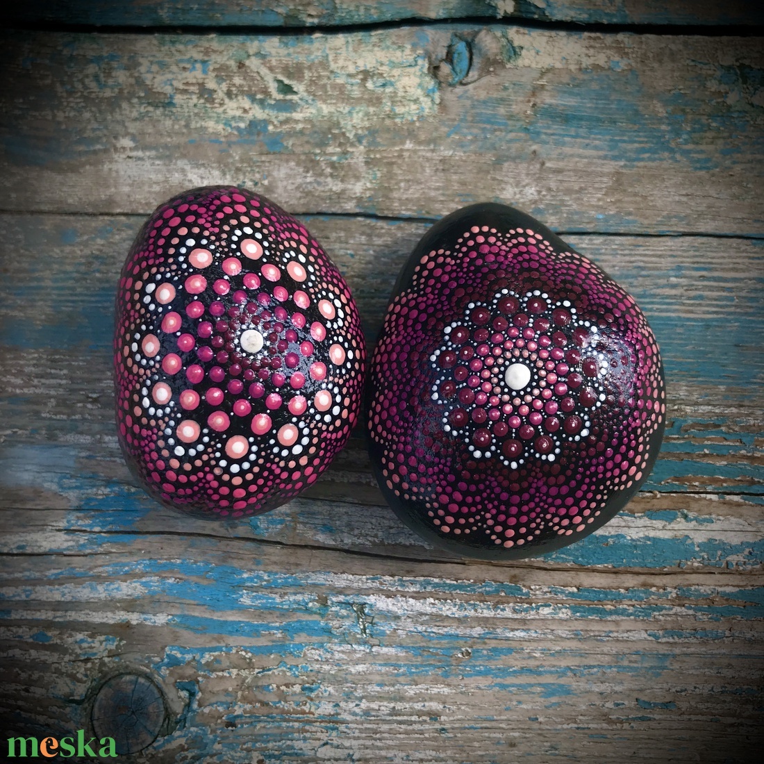2 Egyedi, kézzel festett, pontozott Mandala kövek a remény színeiben - otthon & életmód - dekoráció - spiritualitás - mandala - Meska.hu