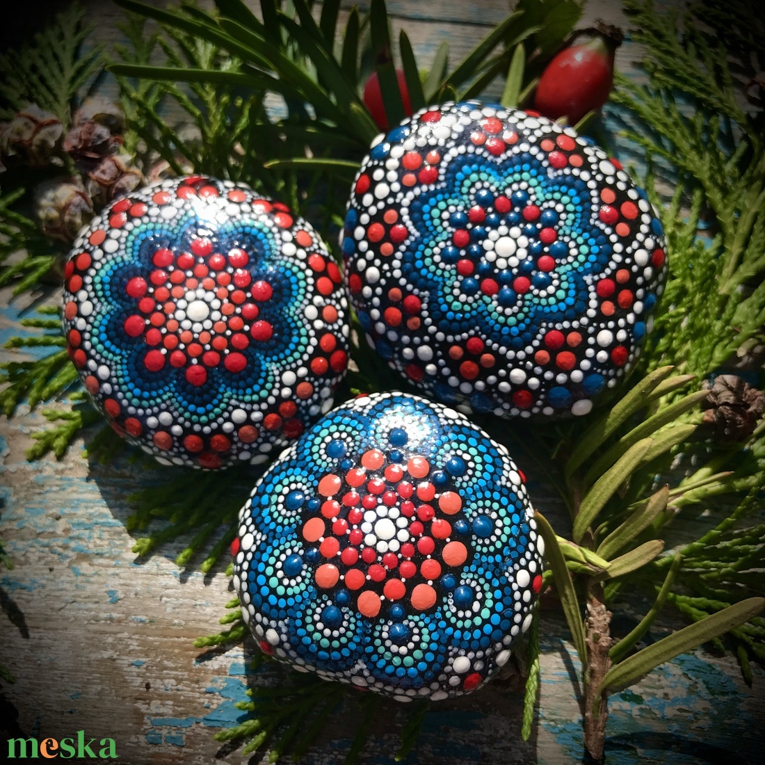 3 kék-piros pontozott mandala kő, egyedi Mandala ajándék, különleges otthoni Mandala dekoráció - Természetesen. Neked. - otthon & életmód - dekoráció - spiritualitás - mandala - Meska.hu