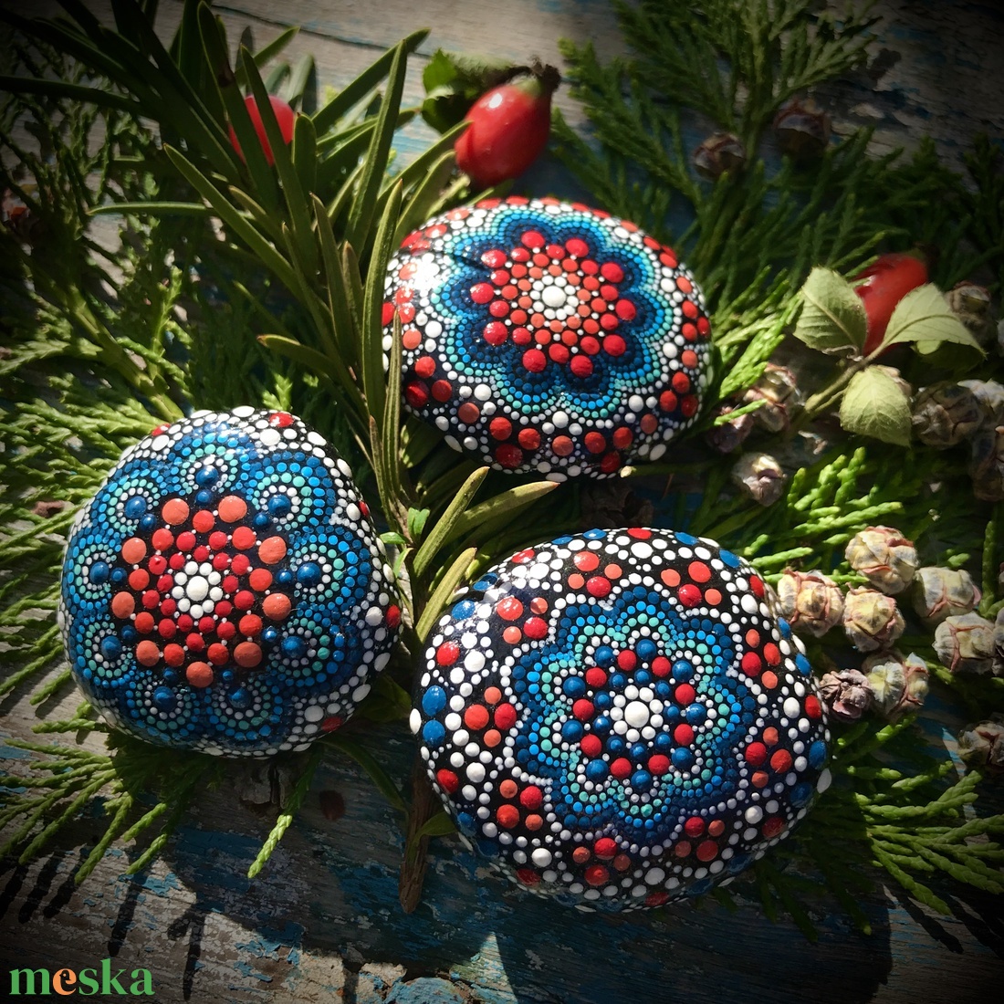 3 kék-piros pontozott mandala kő, egyedi Mandala ajándék, különleges otthoni Mandala dekoráció - Természetesen. Neked. - otthon & életmód - dekoráció - spiritualitás - mandala - Meska.hu