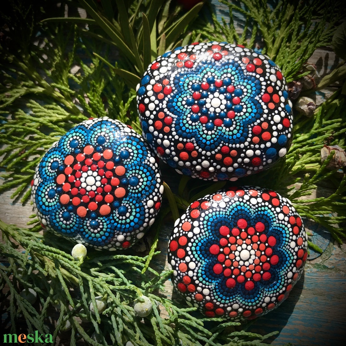 3 kék-piros pontozott mandala kő, egyedi Mandala ajándék, különleges otthoni Mandala dekoráció - Természetesen. Neked. - otthon & életmód - dekoráció - spiritualitás - mandala - Meska.hu