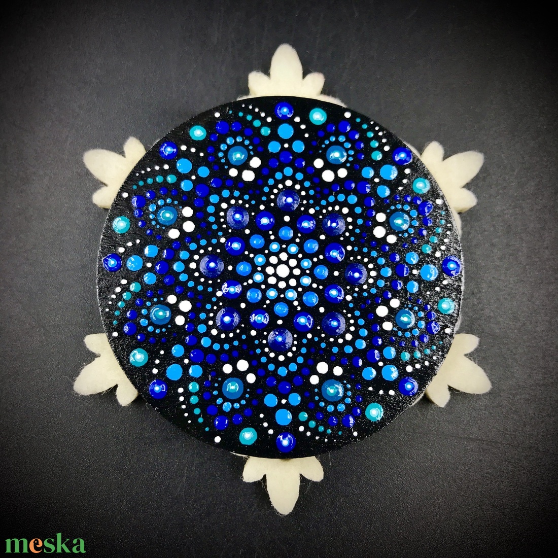 Gyönyörű Mandala bross, egyedi kitűző, kiegészítő - ékszer - kitűző és bross - kitűző - Meska.hu Gyönyörű Mandala bross, egyedi kitűző, kiegészítő - ékszer - kitűző és bross - kitűző - Meska.hu