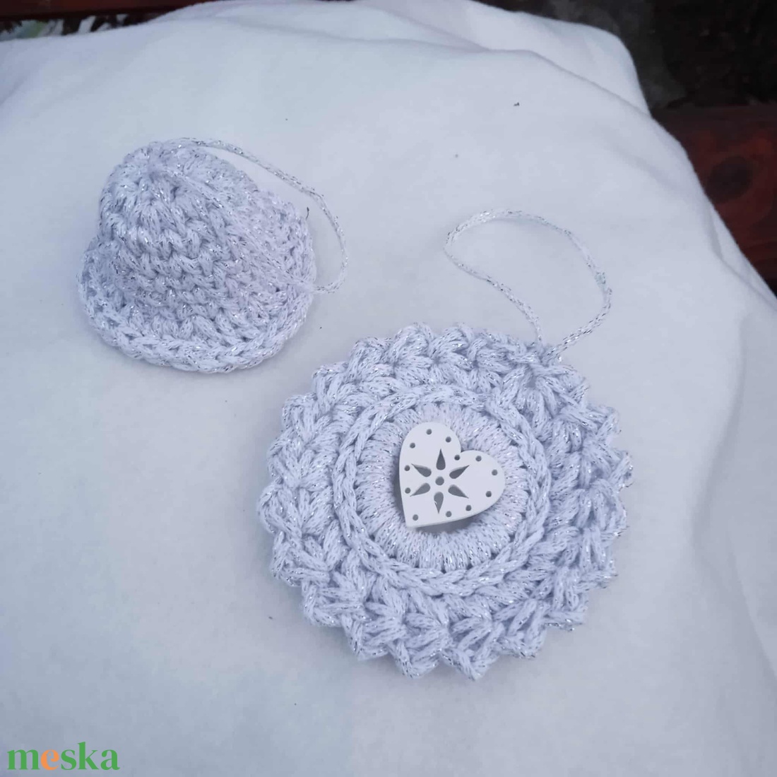 Fehér-ezüst horgolt karácsonyfa dísz  - karácsony - karácsonyi lakásdekoráció - karácsonyfadíszek - Meska.hu