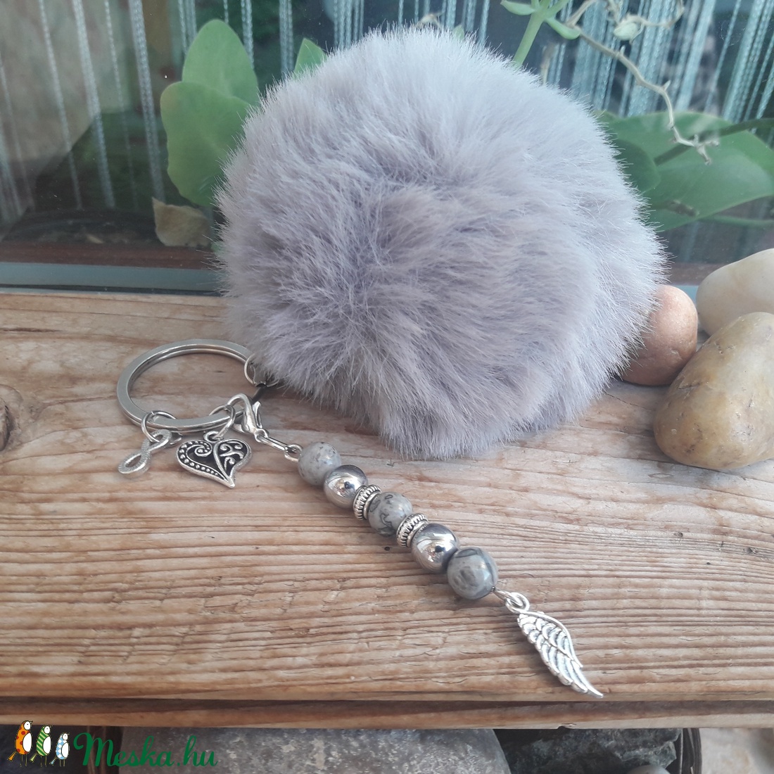 Szürke (nagy) pomponos kulcstartó - táska & tok - kulcstartó & táskadísz - kulcstartó - Meska.hu Szürke (nagy) pomponos kulcstartó - táska & tok - kulcstartó & táskadísz - kulcstartó - Meska.hu