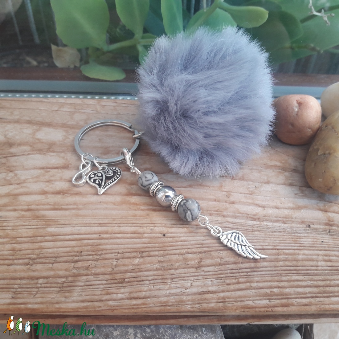 Szürke (kis) pomponos kulcstartó - táska & tok - kulcstartó & táskadísz - kulcstartó - Meska.hu Szürke (kis) pomponos kulcstartó - táska & tok - kulcstartó & táskadísz - kulcstartó - Meska.hu