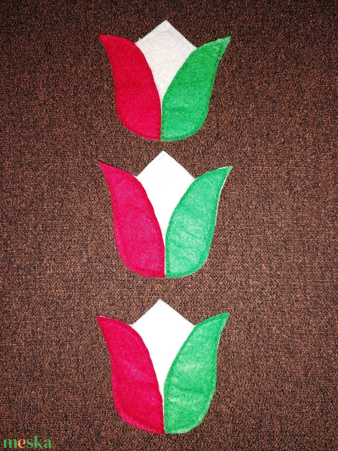 Kokárda tulipán.Akár ovis jellel is. - ékszer - kitűző és bross - Meska.hu