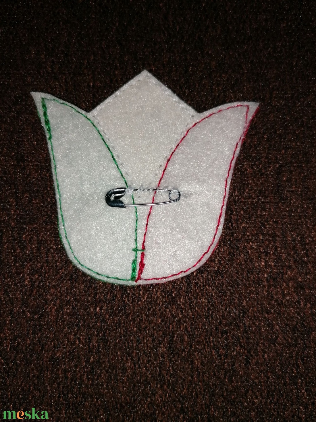 Kokárda tulipán.Akár ovis jellel is. - ékszer - kitűző és bross - Meska.hu
