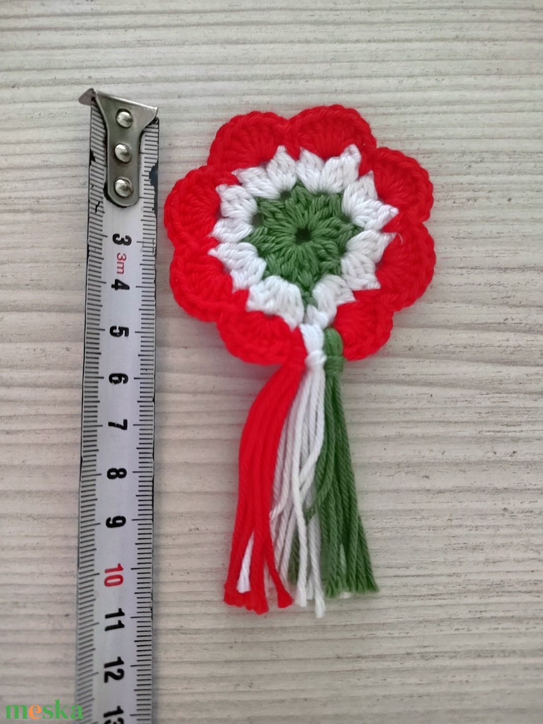 Horgolt kokárda  - ékszer - kitűző és bross - Meska.hu