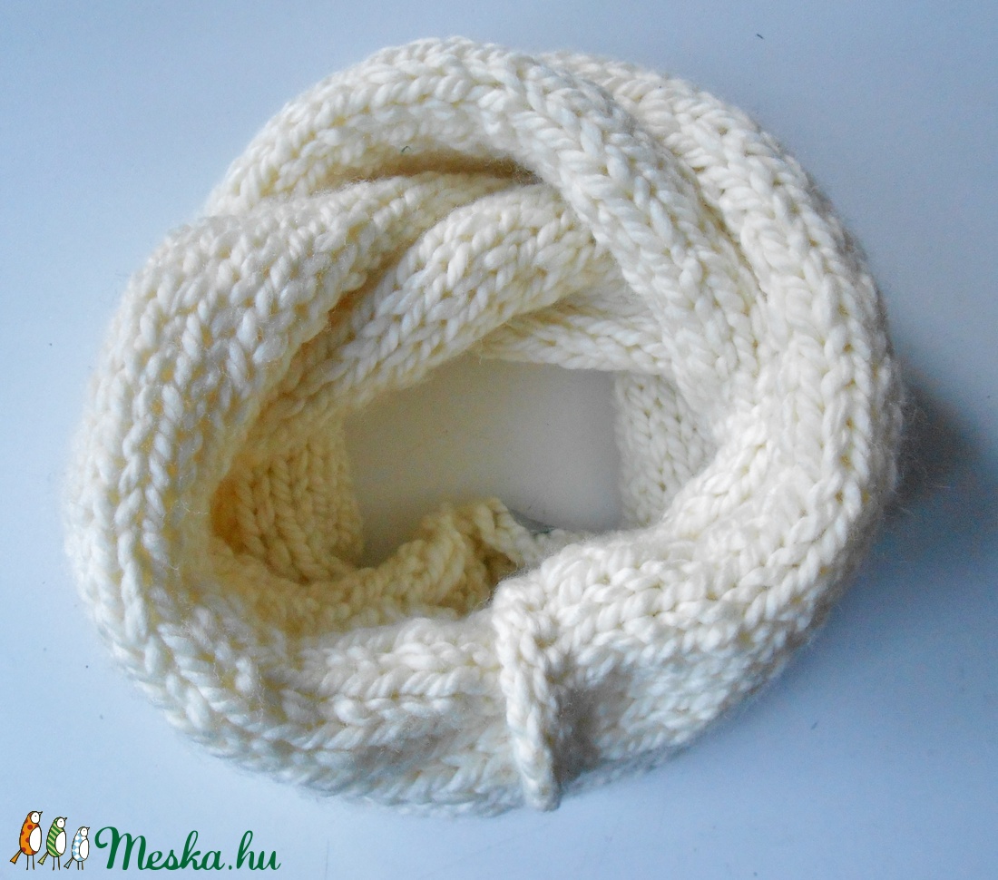 Vastag kézzel kötött vajszín sál  -  - Meska.hu