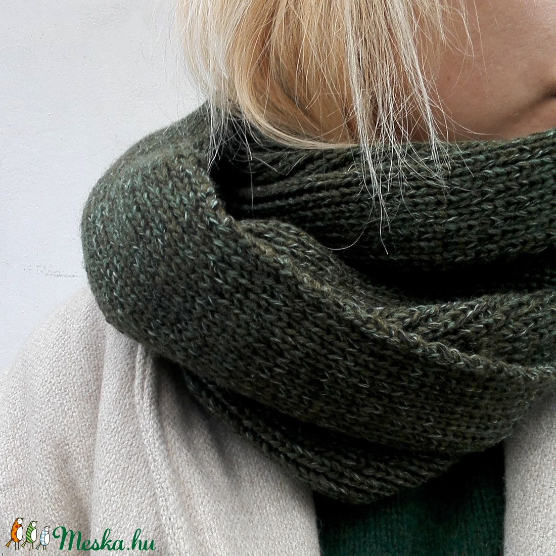 Olajzöld melíros kötött körsál - ruha & divat - sál, sapka, kendő - sál - Meska.hu
