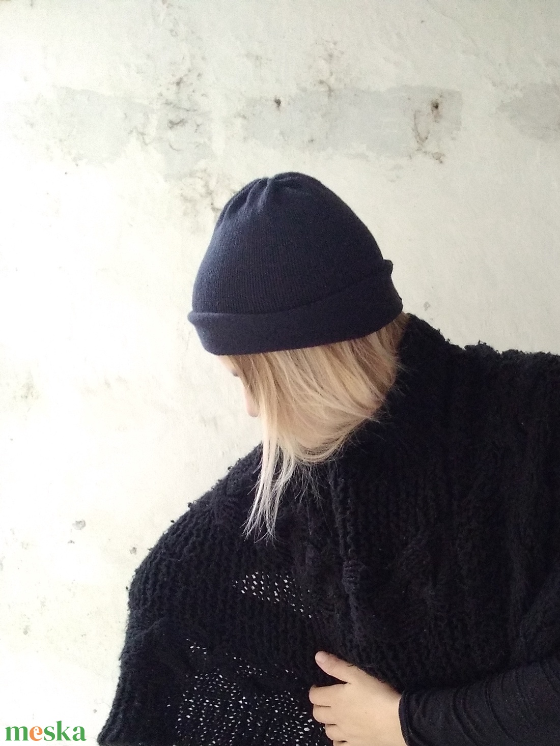 Kis fekete kötött sapka - ruha & divat - sál, sapka, kendő - sapka - Meska.hu