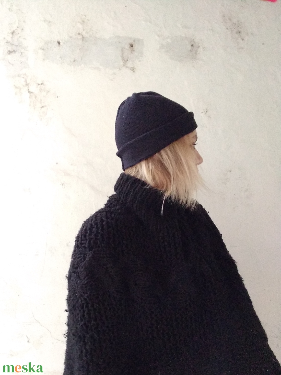 Kis fekete kötött sapka - ruha & divat - sál, sapka, kendő - sapka - Meska.hu