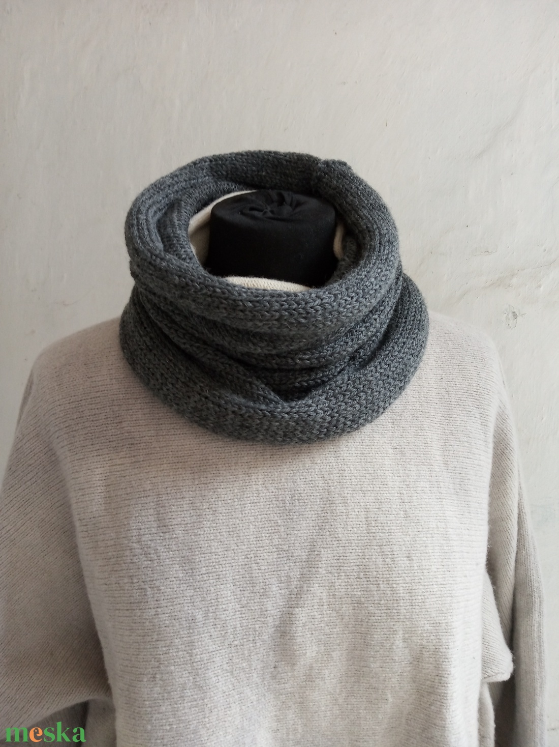 Kötött vizesbetonszín csősál  - ruha & divat - sál, sapka, kendő - sál - Meska.hu