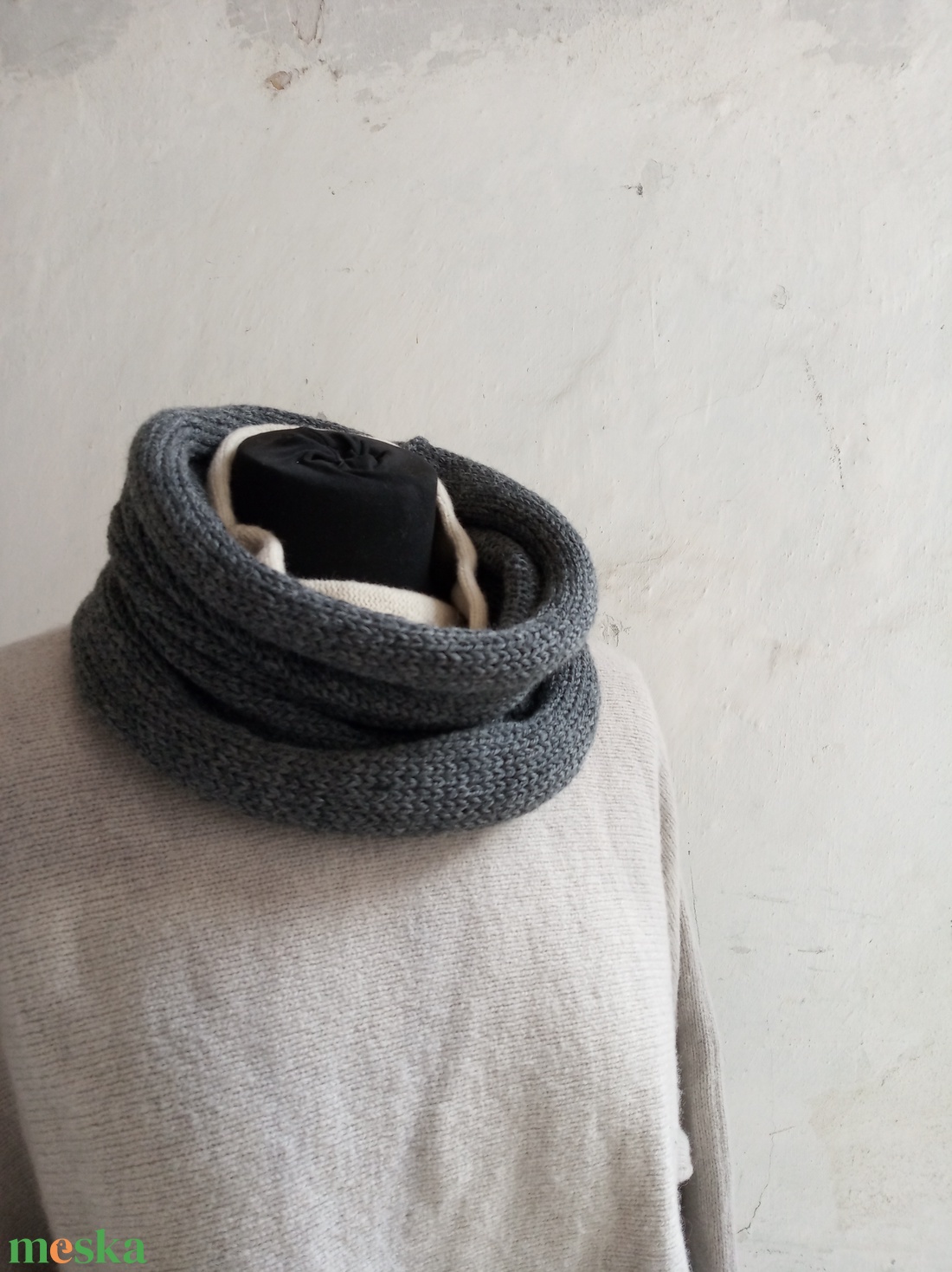 Kötött vizesbetonszín csősál  - ruha & divat - sál, sapka, kendő - sál - Meska.hu