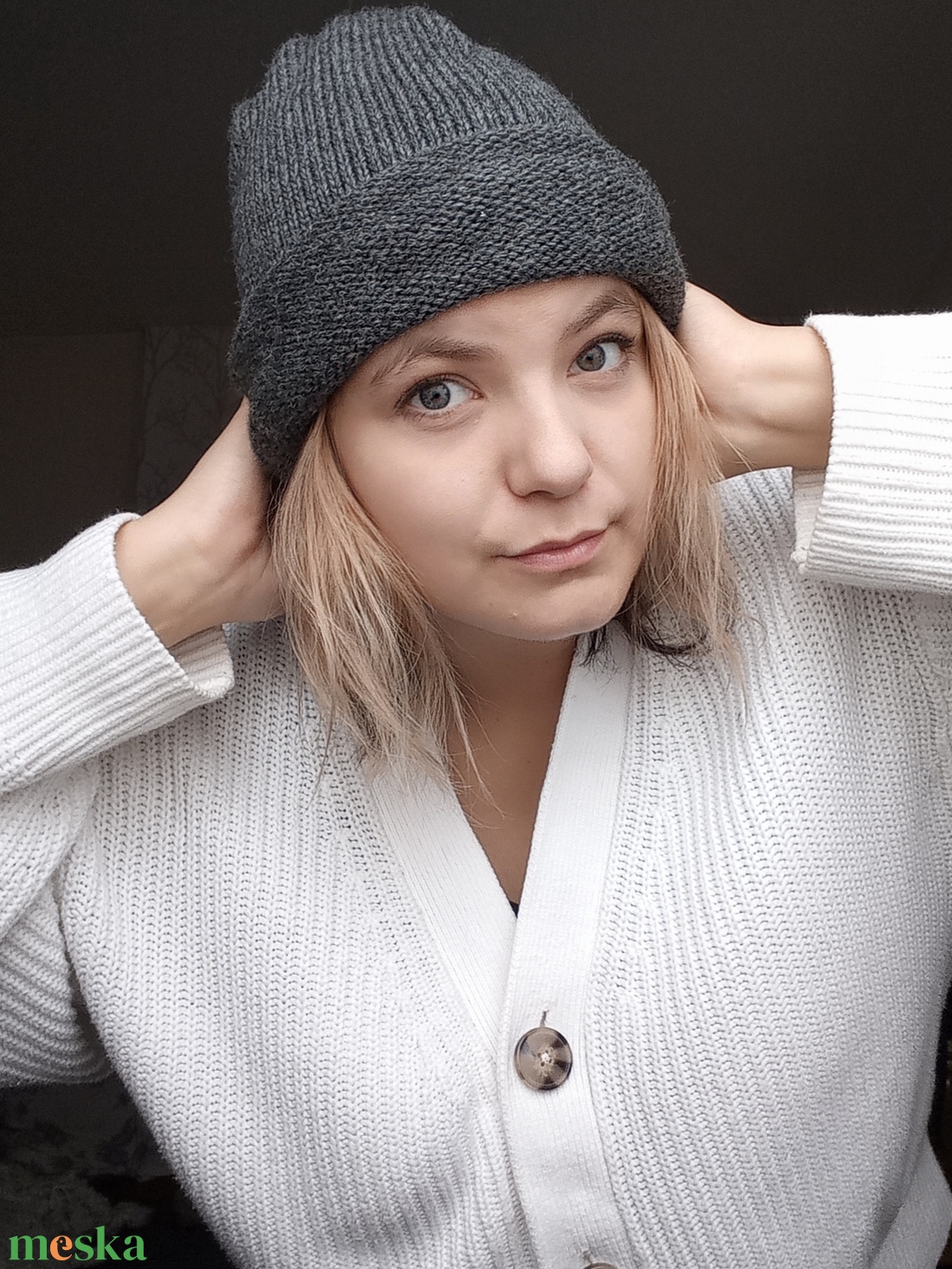 Kötött vizesbetonszín sapka - ruha & divat - sál, sapka, kendő - sapka - Meska.hu