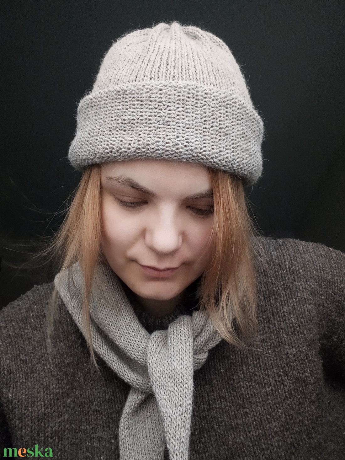 Kötött beige kendő és sapka - ruha & divat - sál, sapka, kendő - sál - Meska.hu