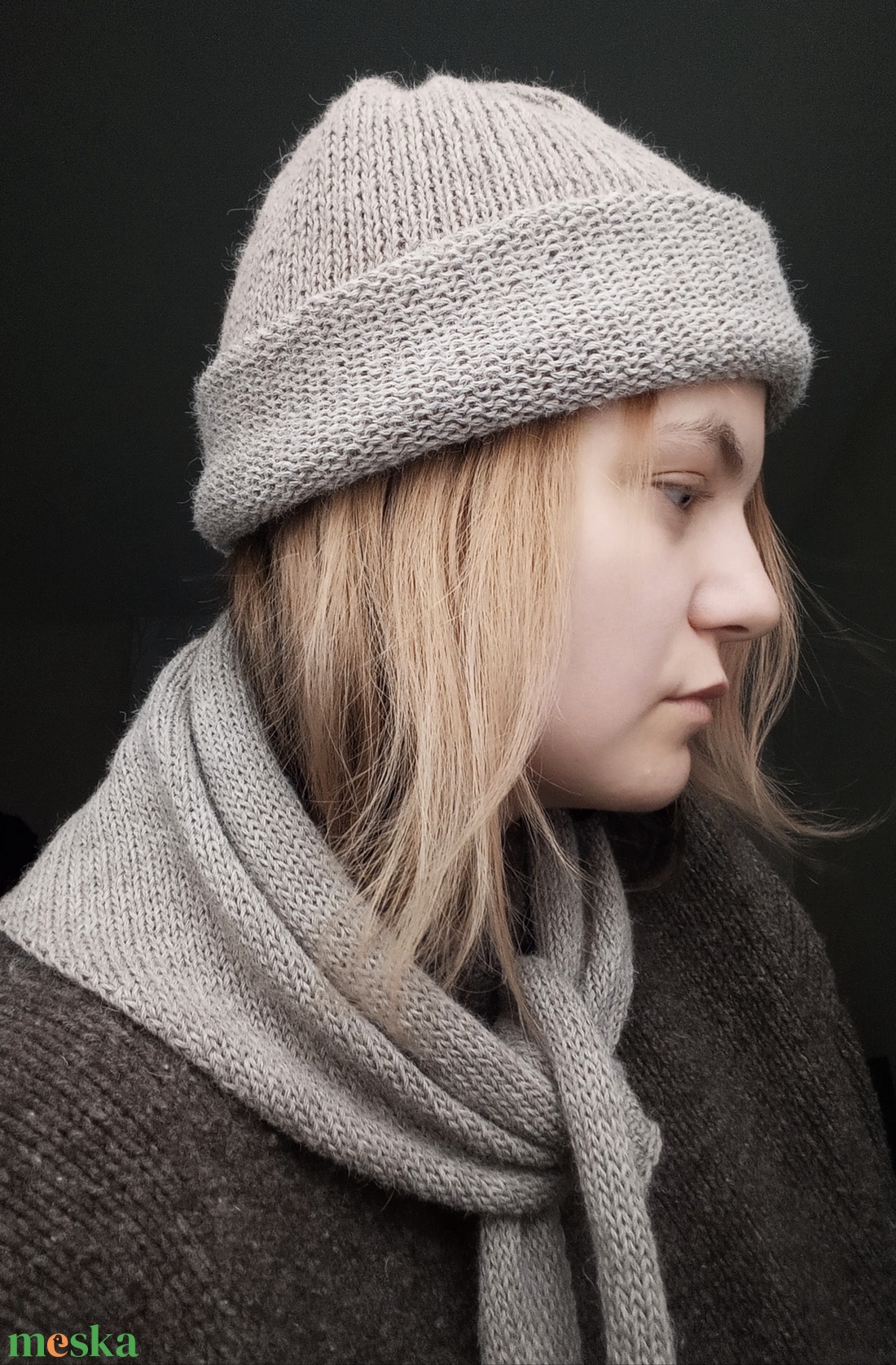 Kötött beige kendő és sapka - ruha & divat - sál, sapka, kendő - sál - Meska.hu