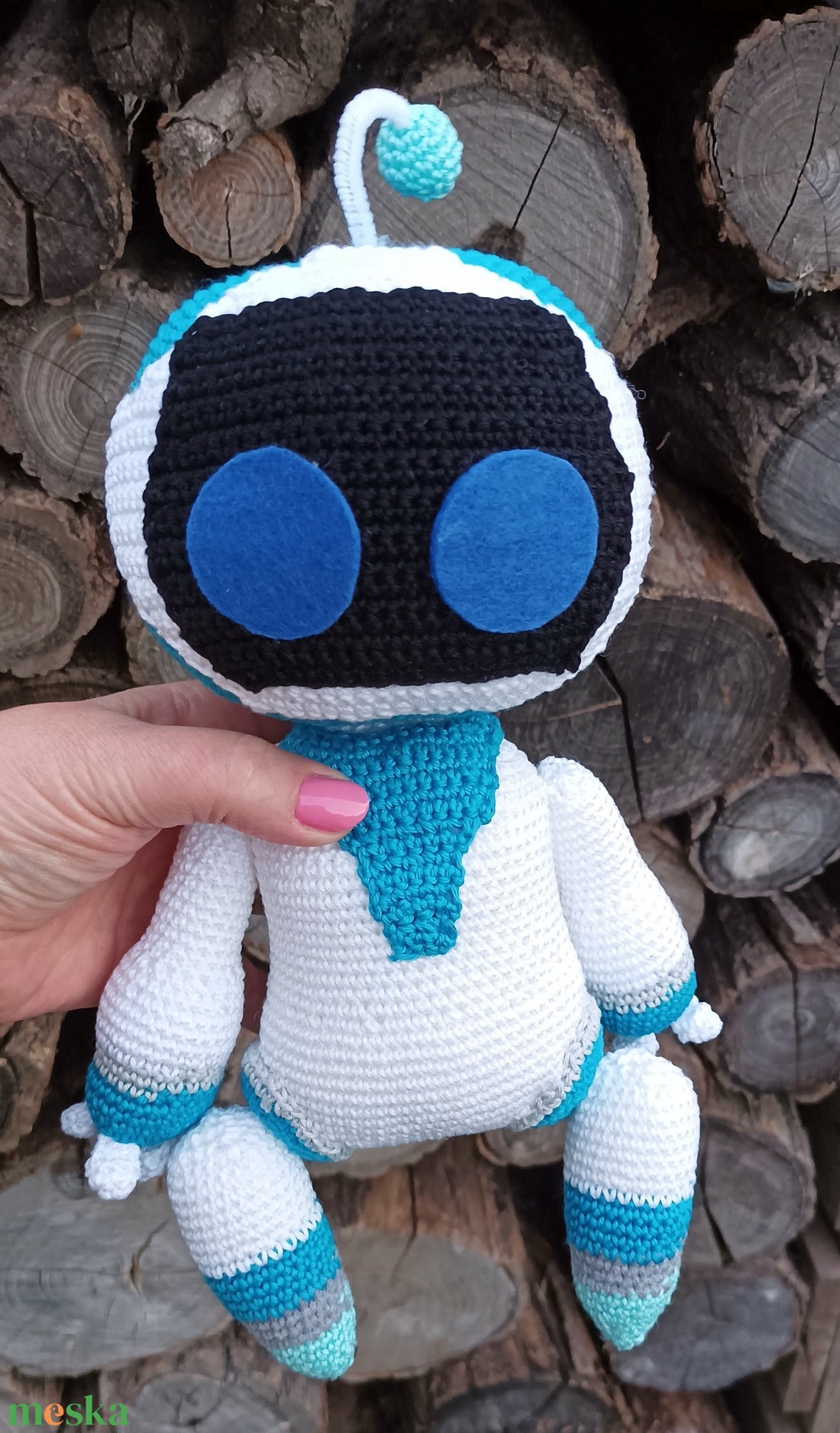 Astro Bot dekoratív jellegű horgolt játék - játék & sport - plüssállat & játékfigura - robot & gép - Meska.hu