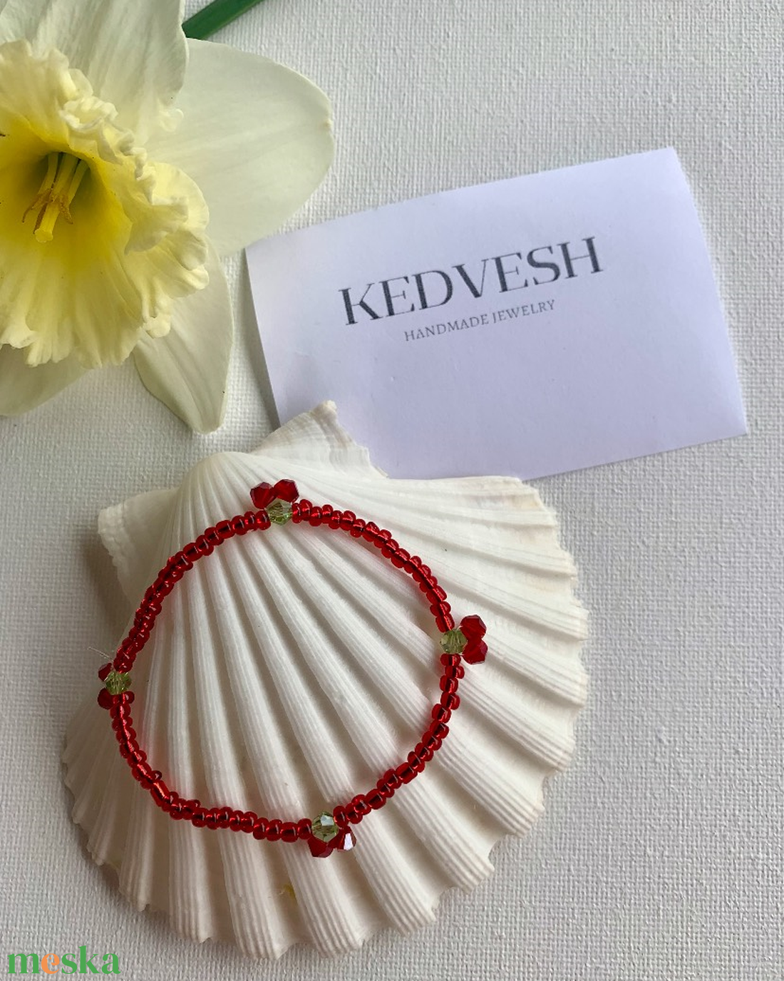 Csinos cseresznyés karkötő kapocs nélkül - ékszer - karkötő - gyöngyös karkötő - Meska.hu