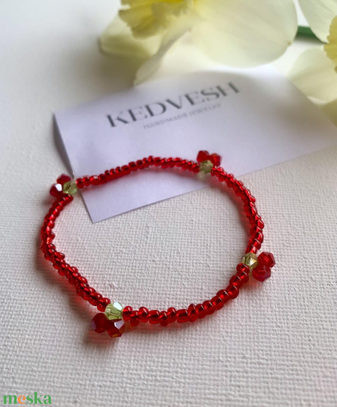 Csinos cseresznyés karkötő kapocs nélkül - ékszer - karkötő - gyöngyös karkötő - Meska.hu