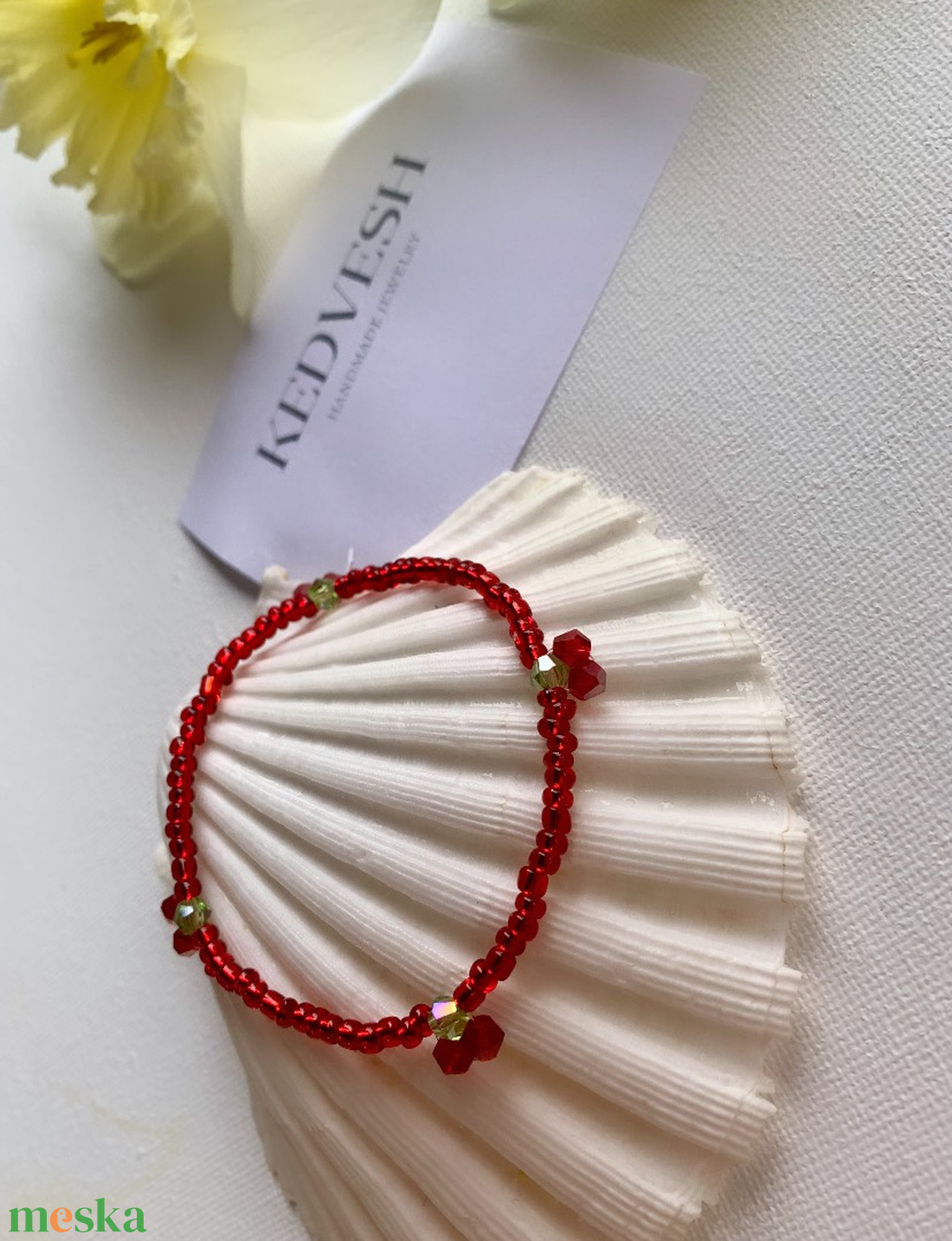 Csinos cseresznyés karkötő kapocs nélkül - ékszer - karkötő - gyöngyös karkötő - Meska.hu