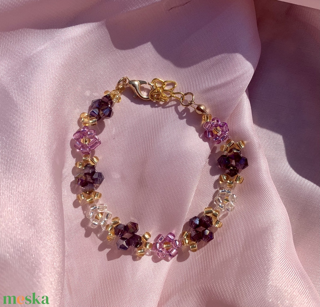 Demóna fűzött gyöngykarkötő kristályokkal - ékszer - karkötő - gyöngyös karkötő - Meska.hu