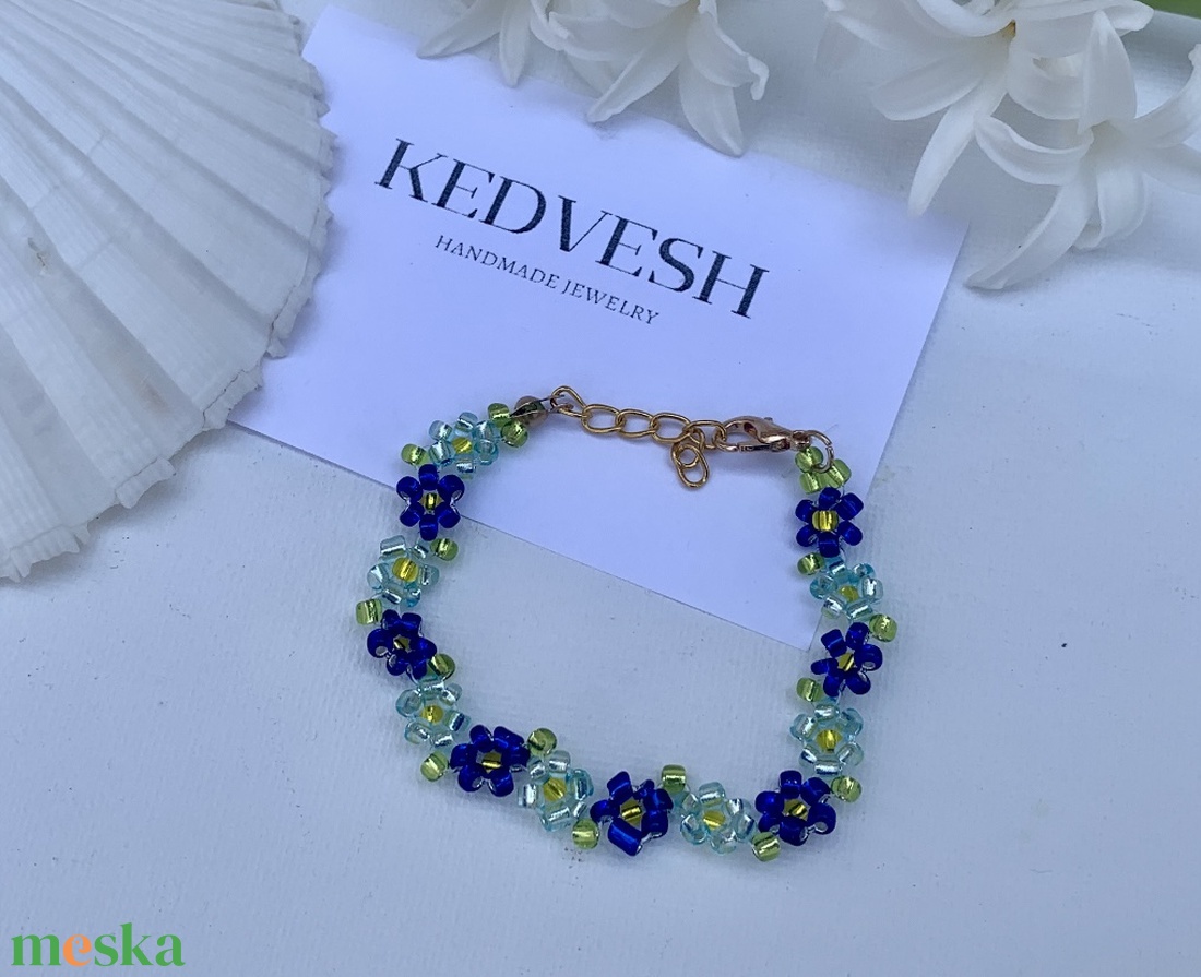 Alíz kék virágos elegáns gyöngykarkötő - ékszer - karkötő - gyöngyös karkötő - Meska.hu Alíz kék virágos elegáns gyöngykarkötő - ékszer - karkötő - gyöngyös karkötő - Meska.hu