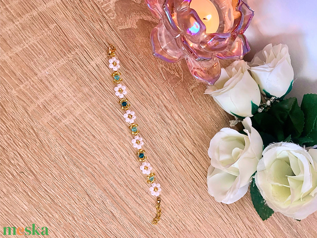 Elina kék kristályos fehér virágos gyöngykarkötő - ékszer - karkötő - gyöngyös karkötő - Meska.hu Elina kék kristályos fehér virágos gyöngykarkötő - ékszer - karkötő - gyöngyös karkötő - Meska.hu