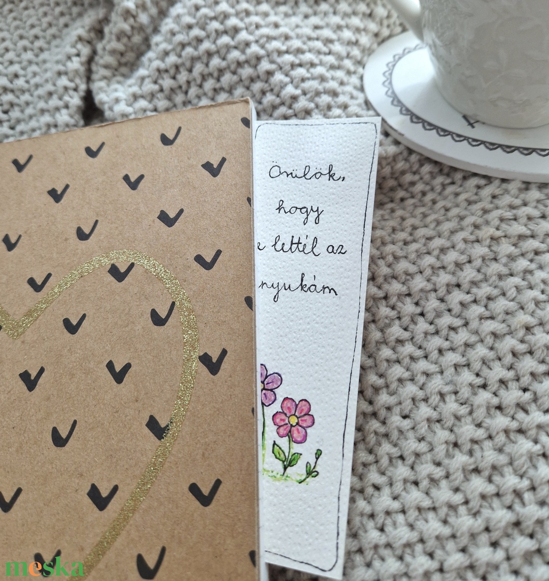 Akvarell könyvjelző - Örülök, hogy te lettél az Anyukám felirattal, lila, rózsaszín virágokkal - könyv & zene - könyvjelző - Meska.hu