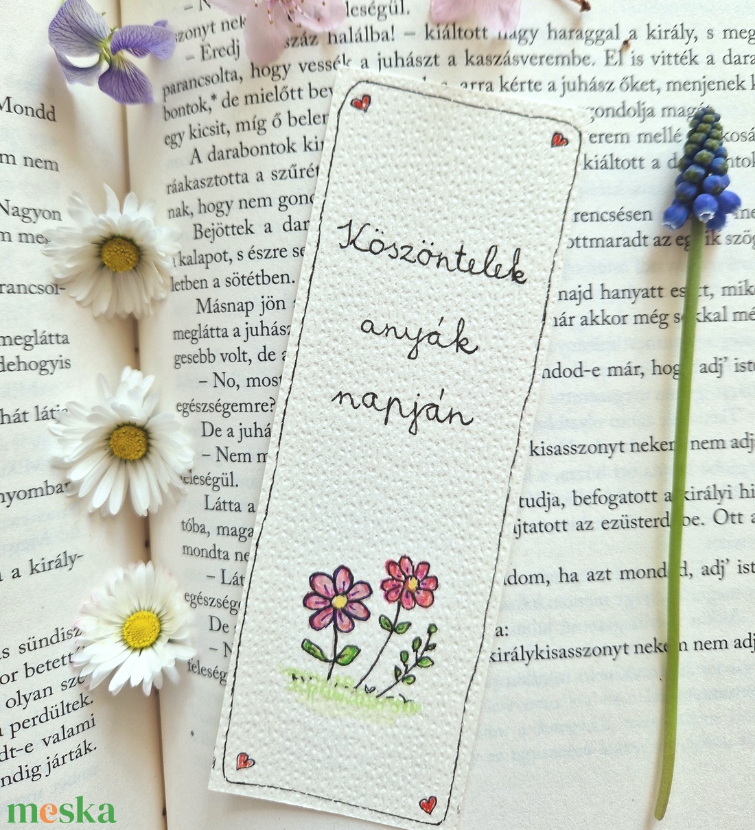Akvarell könyvjelző - Köszöntelek Anyák napján felirattal, 2 - lila és rózsaszín virággal - könyv & zene - könyvjelző - Meska.hu