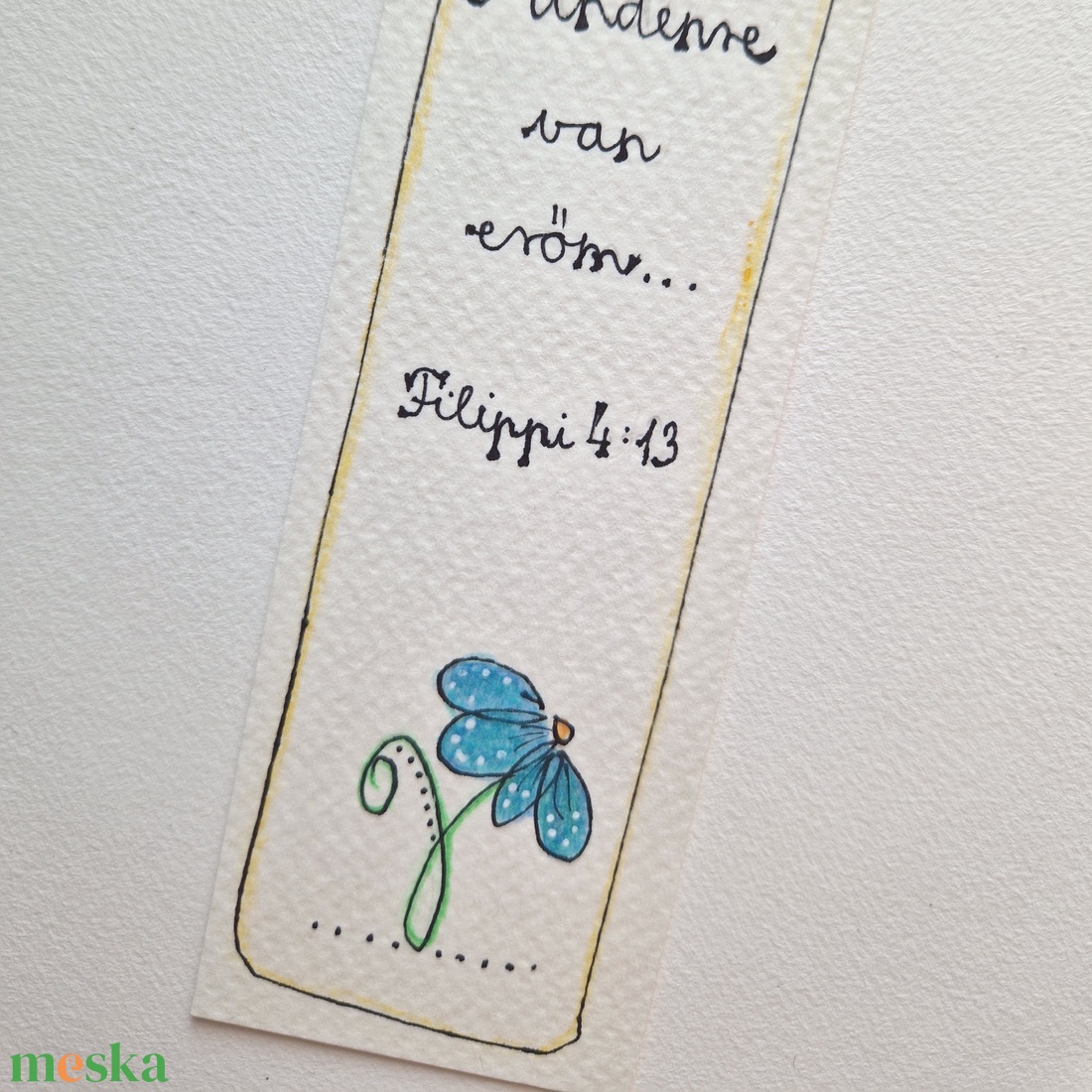 Akvarell könyvjelző - Mindenre van erőm... bibliai felirattal, kék virággal - könyv & zene - könyvjelző - Meska.hu