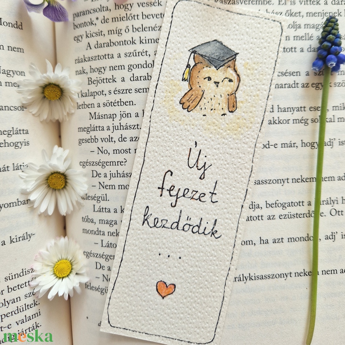 Akvarell könyvjelző - Új fejezet kezdődik... felirattal, diplomás bagoly motívummal - könyv & zene - könyvjelző - Meska.hu