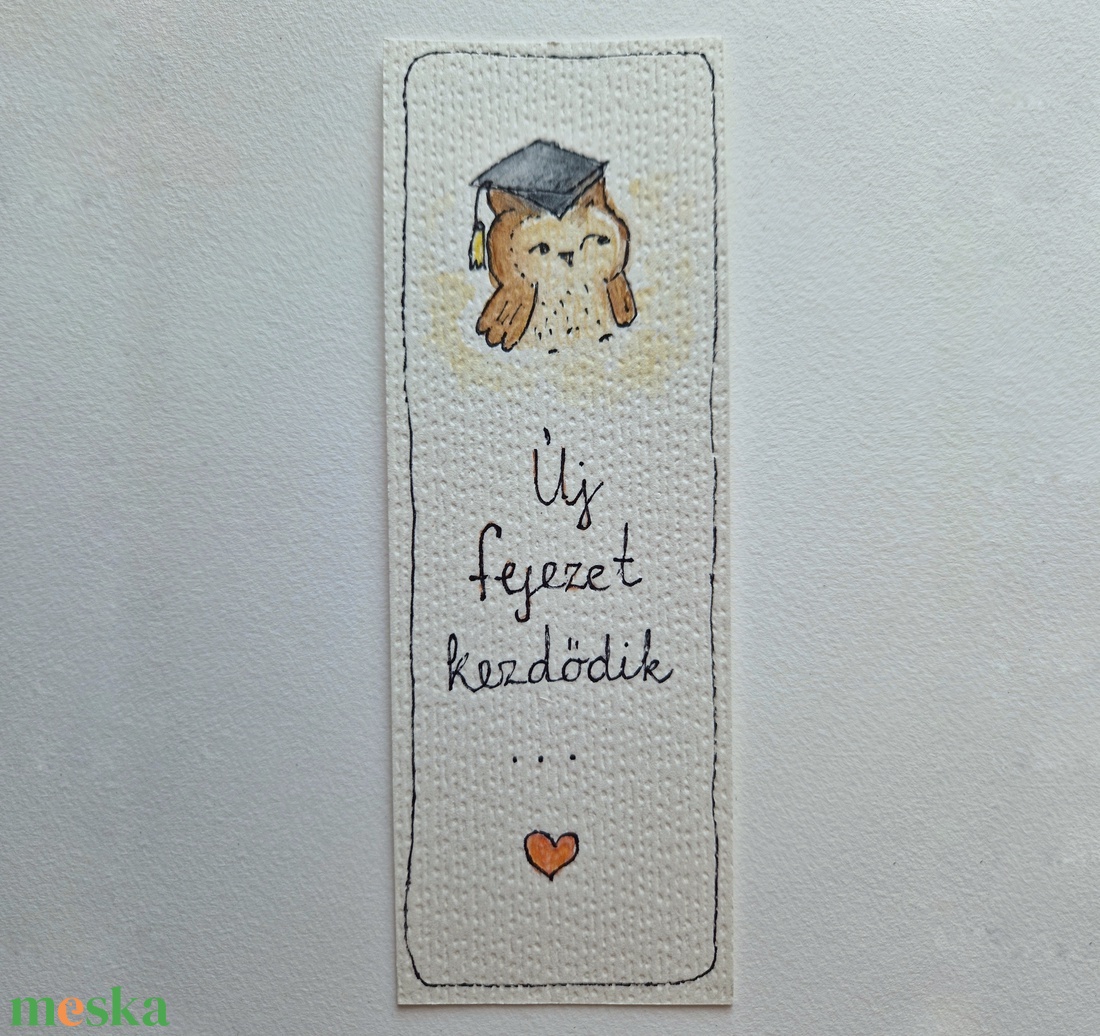 Akvarell könyvjelző - Új fejezet kezdődik... felirattal, diplomás bagoly motívummal - könyv & zene - könyvjelző - Meska.hu