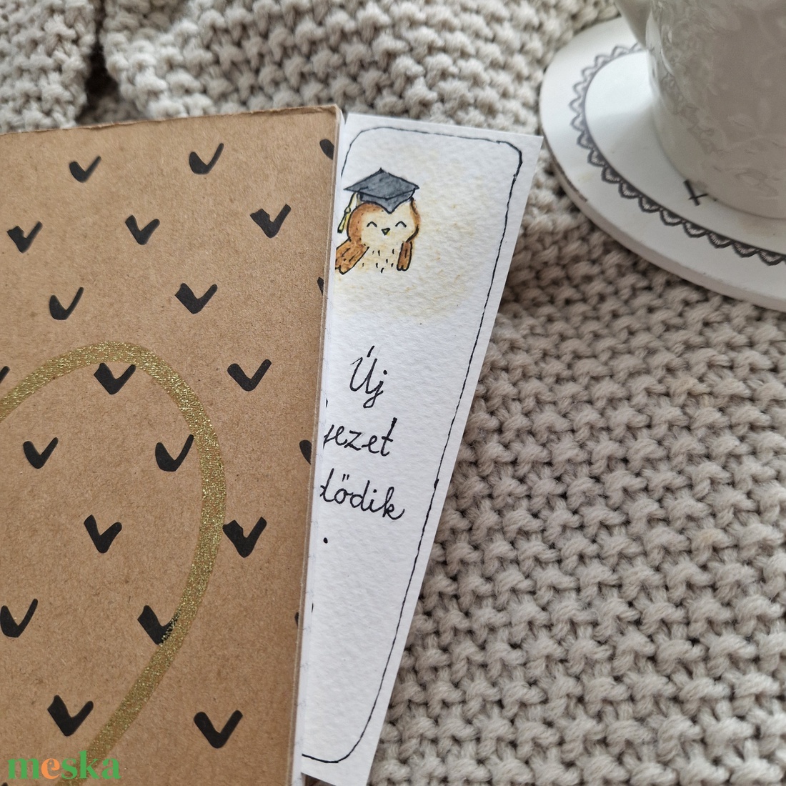 Akvarell könyvjelző - Új fejezet kezdődik... felirattal, diplomás bagoly motívummal - könyv & zene - könyvjelző - Meska.hu