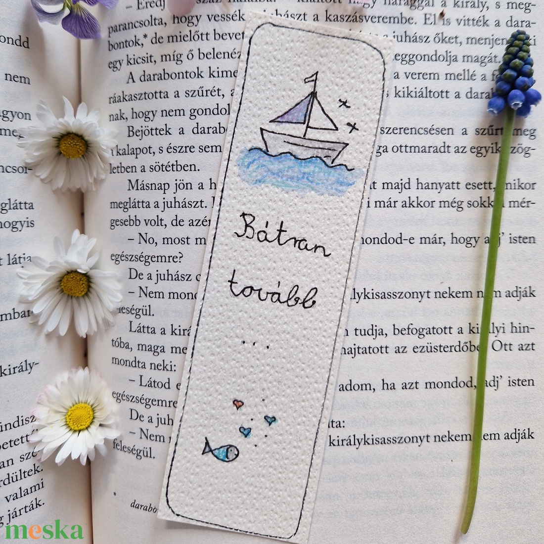 Akvarell könyvjelző - Bátran tovább felirattal, kishajó és halacskák motívumokkal - könyv & zene - könyvjelző - Meska.hu