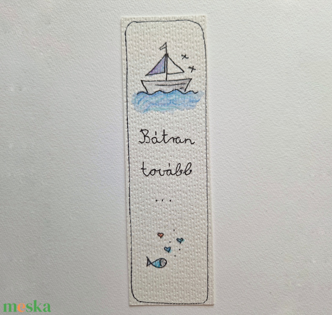 Akvarell könyvjelző - Bátran tovább felirattal, kishajó és halacskák motívumokkal - könyv & zene - könyvjelző - Meska.hu