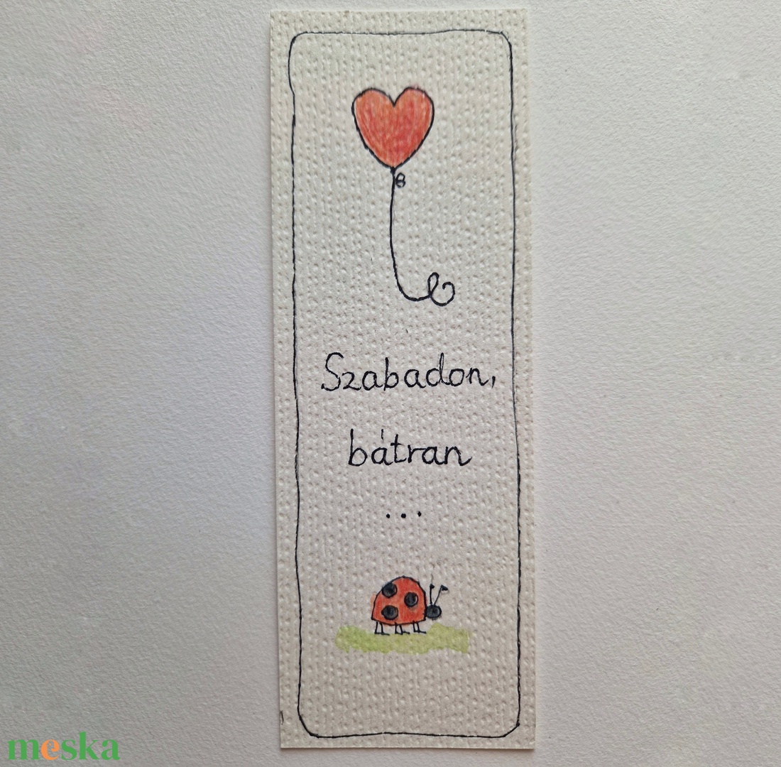 Akvarell könyvjelző - Szabadon, bátran felirattal, katicával, szívecskés léggömb motívummal - könyv & zene - könyvjelző - Meska.hu