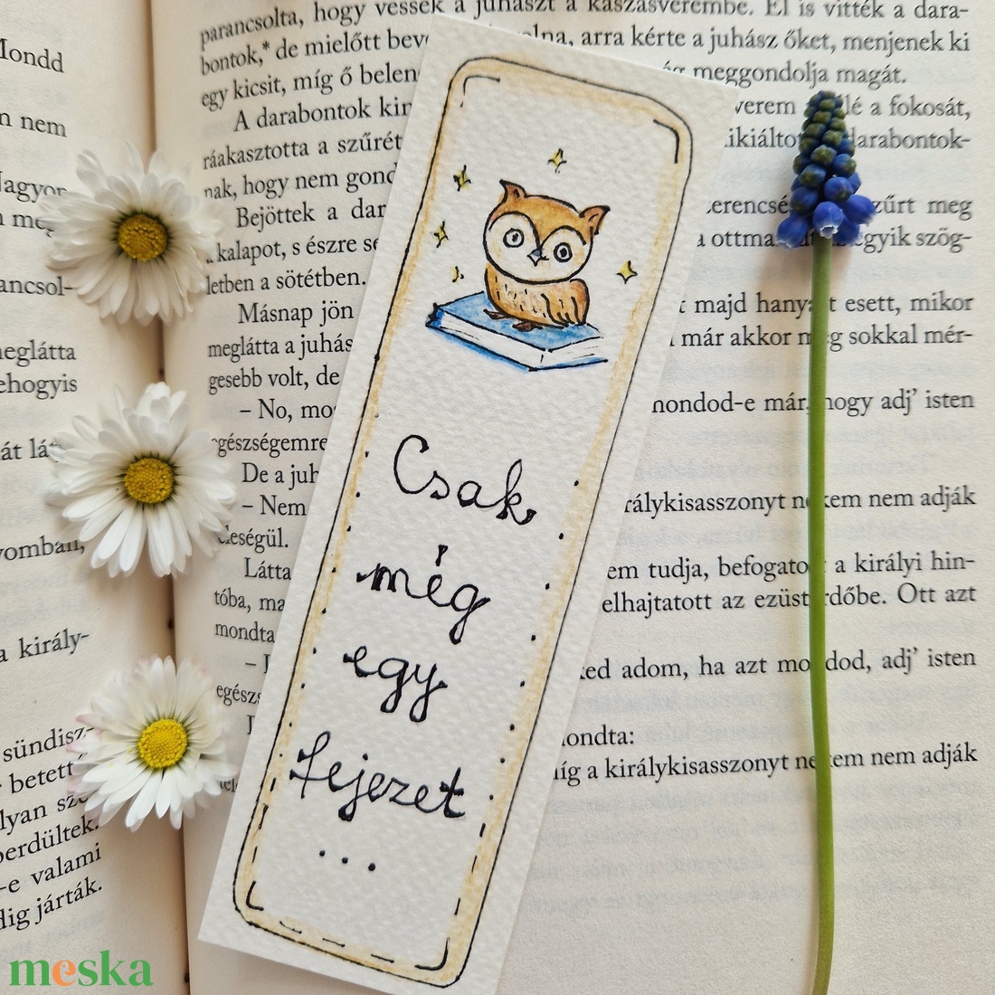 Akvarell könyvjelző - Csak még egy fejezet... felirattal, könyv és bagoly motívummal - könyv & zene - könyvjelző - Meska.hu