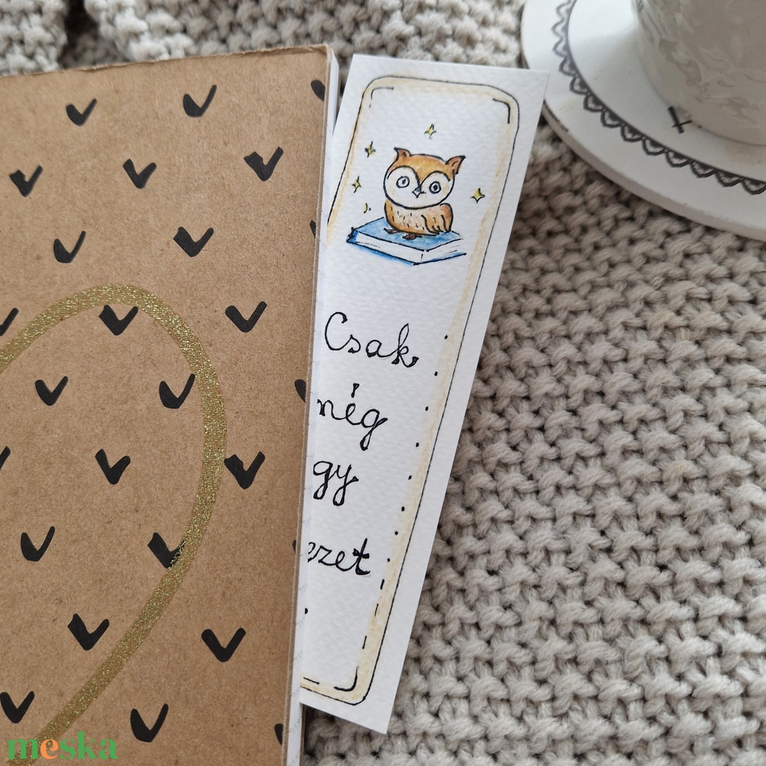 Akvarell könyvjelző - Csak még egy fejezet... felirattal, könyv és bagoly motívummal - könyv & zene - könyvjelző - Meska.hu