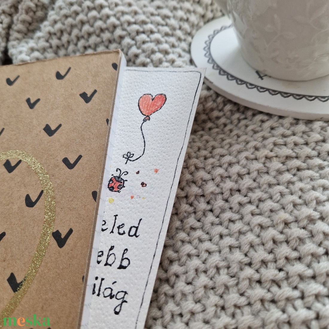 Akvarell könyvjelző - Veled szebb a világ felirattal, katicával, szív alakú lufival - könyv & zene - könyvjelző - Meska.hu