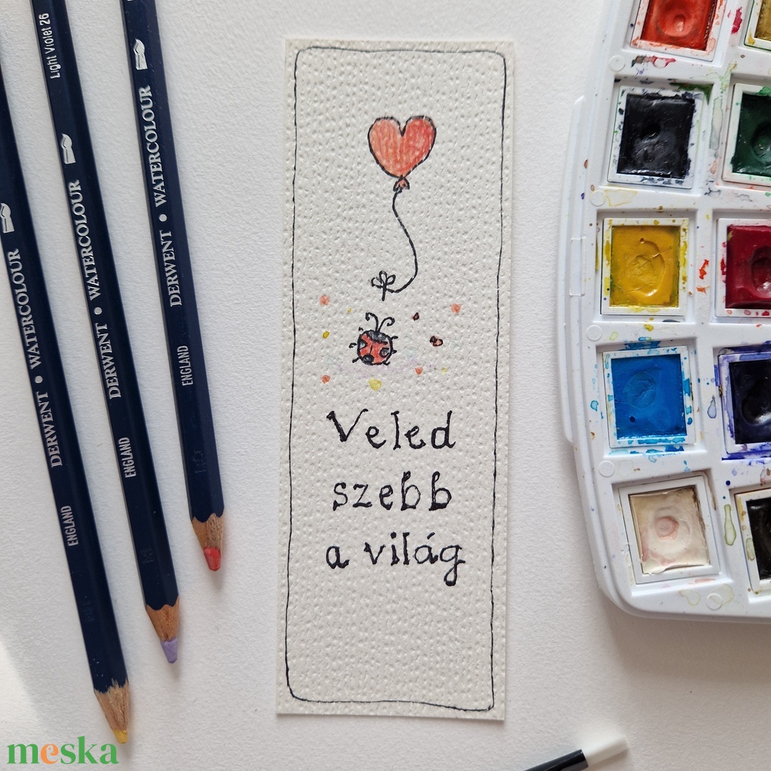 Akvarell könyvjelző - Veled szebb a világ felirattal, katicával, szív alakú lufival - könyv & zene - könyvjelző - Meska.hu