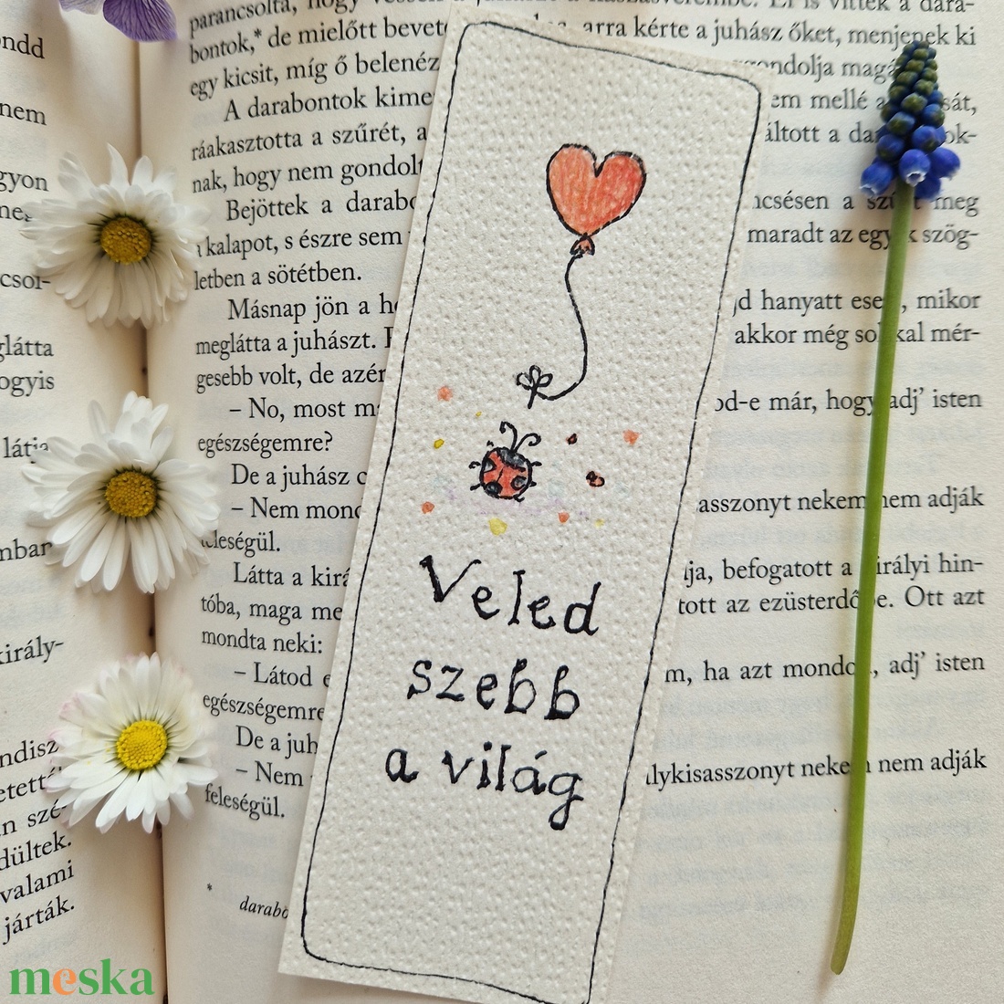 Akvarell könyvjelző - Veled szebb a világ felirattal, katicával, szív alakú lufival - könyv & zene - könyvjelző - Meska.hu