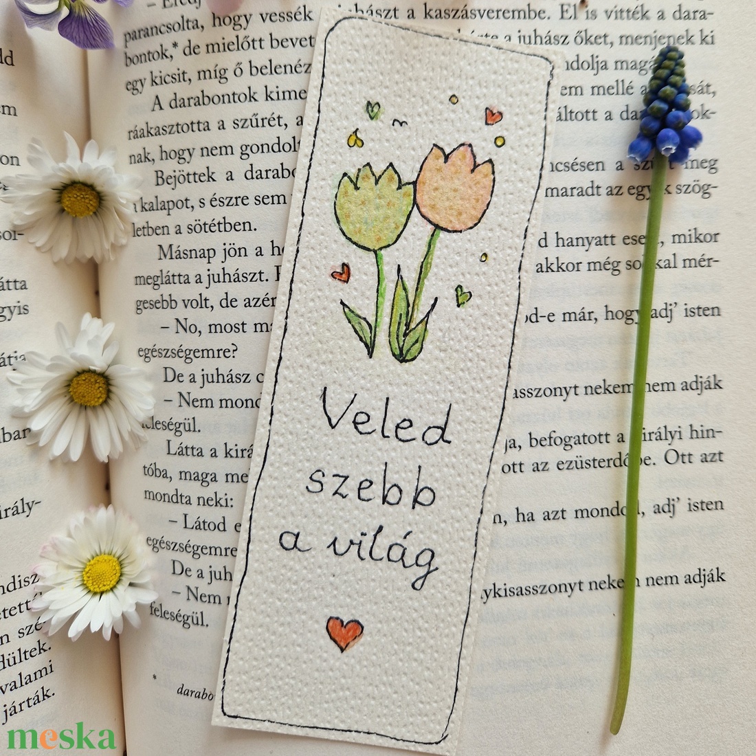 Akvarell könyvjelző - Veled szebb a világ felirattal, két tulipánnal - könyv & zene - könyvjelző - Meska.hu