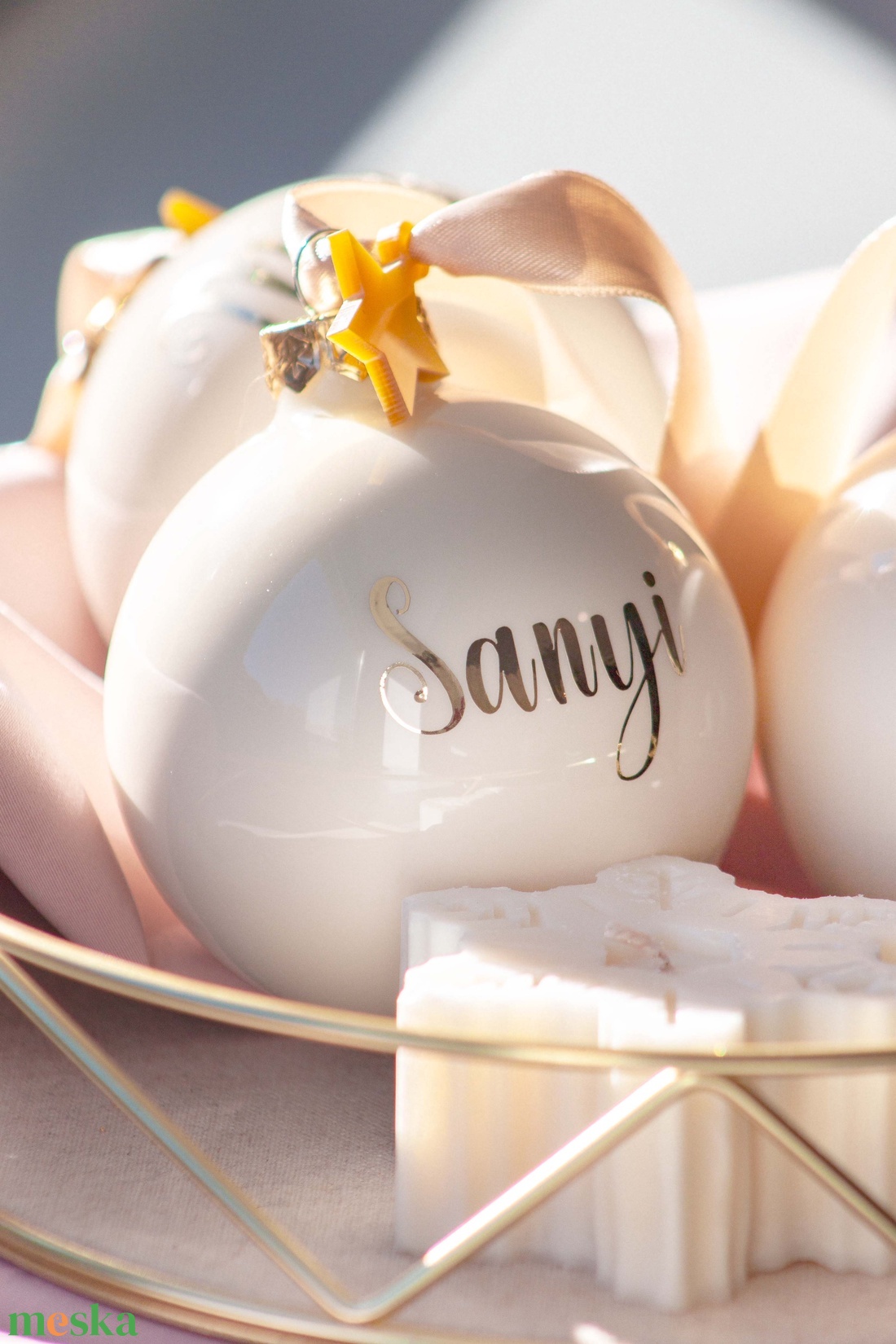 Karácsonyi feliratos üveggömb - TEJFEHÉR - karácsony - karácsonyi lakásdekoráció - karácsonyfadíszek - Meska.hu