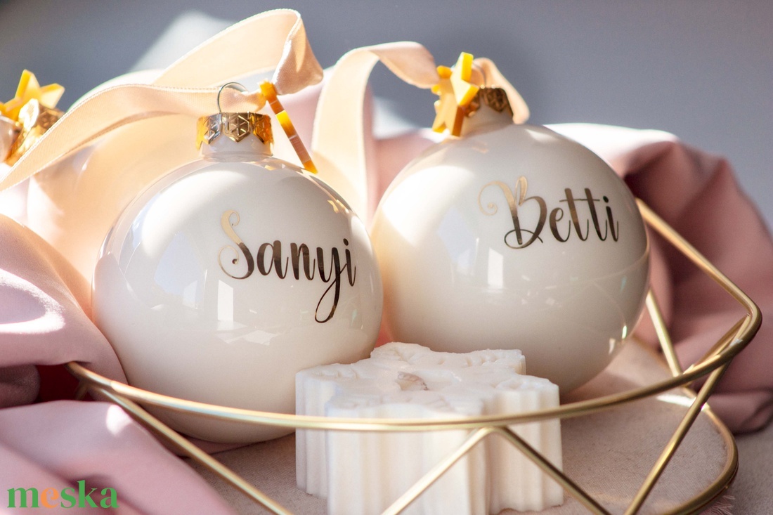 Karácsonyi feliratos üveggömb - TEJFEHÉR - karácsony - karácsonyi lakásdekoráció - karácsonyfadíszek - Meska.hu