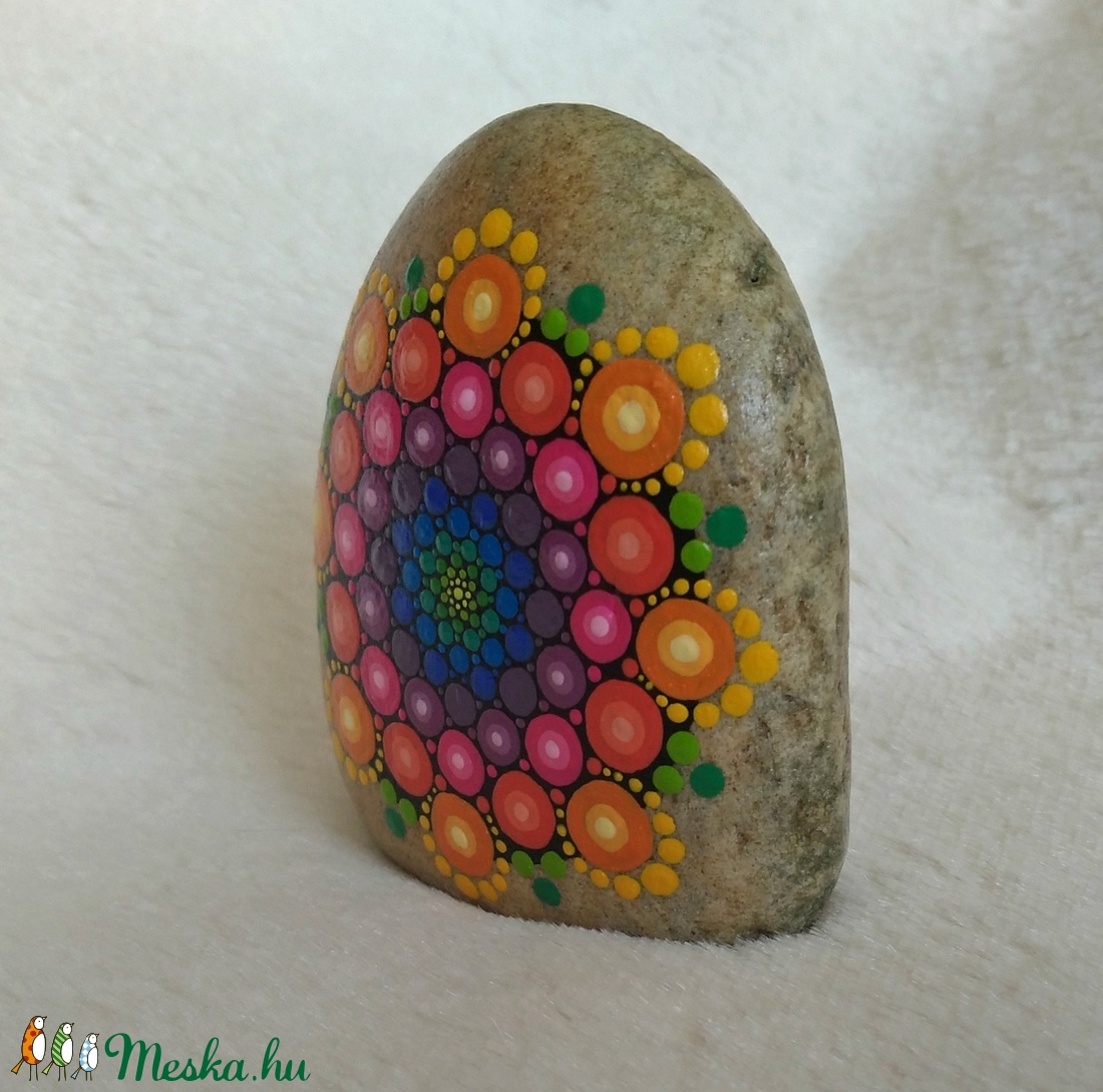 Szivárvány mandala kő - otthon & életmód - dekoráció - Meska.hu Szivárvány mandala kő - otthon & életmód - dekoráció - Meska.hu