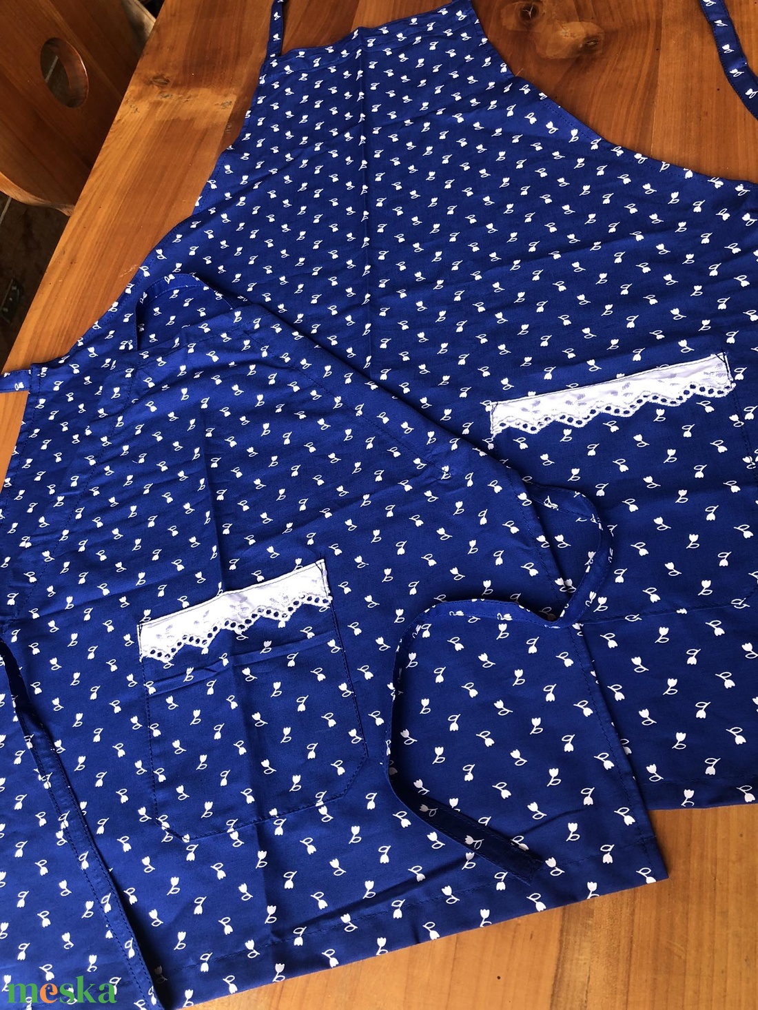 Anya-Lánya kötényszett kék - otthon & életmód - konyhafelszerelés, tálalás - konyhai textil - kötény - Meska.hu Anya-Lánya kötényszett kék - otthon & életmód - konyhafelszerelés, tálalás - konyhai textil - kötény - Meska.hu