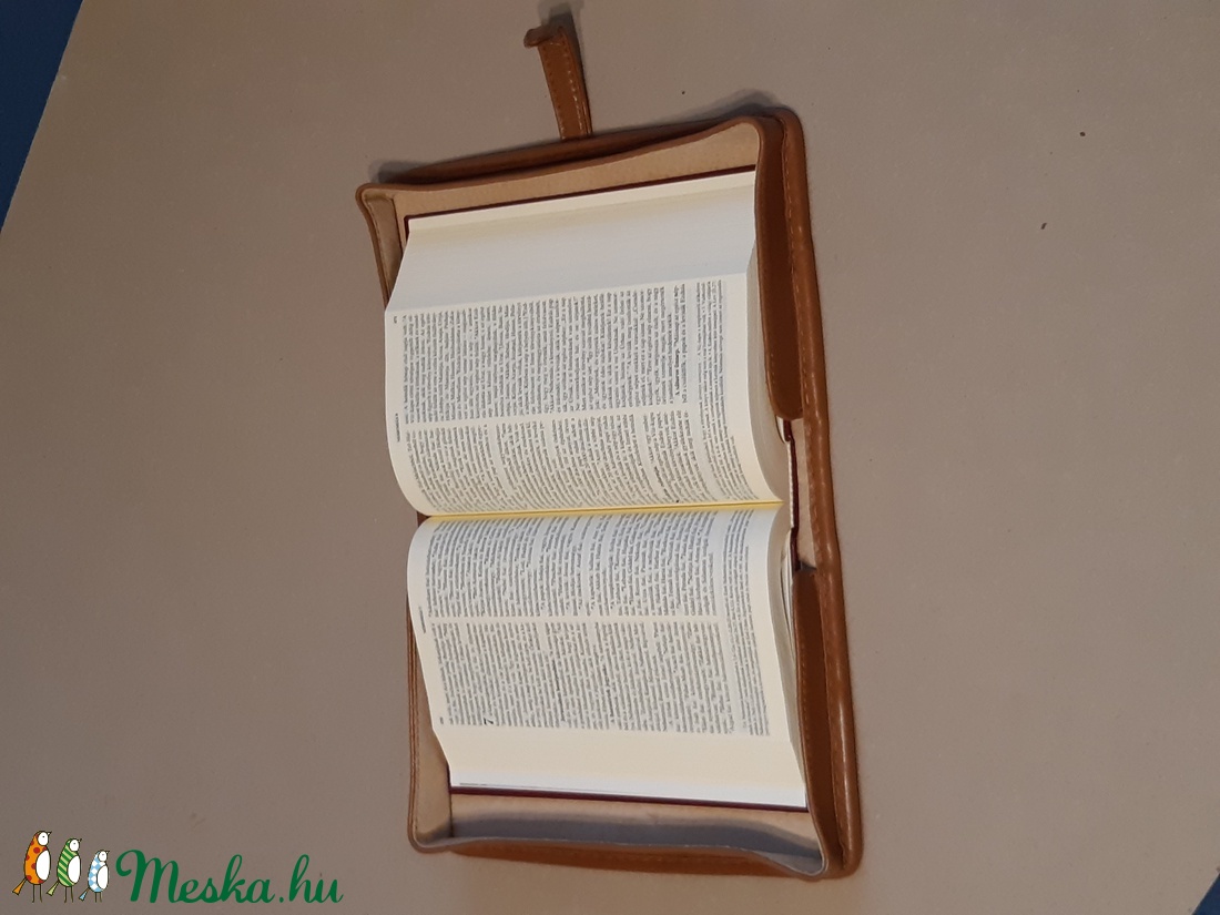 Monogrammal díszített bibliatok - táska & tok - pénztárca & más tok - kártyatartó & irattartó - Meska.hu Monogrammal díszített bibliatok - táska & tok - pénztárca & más tok - kártyatartó & irattartó - Meska.hu