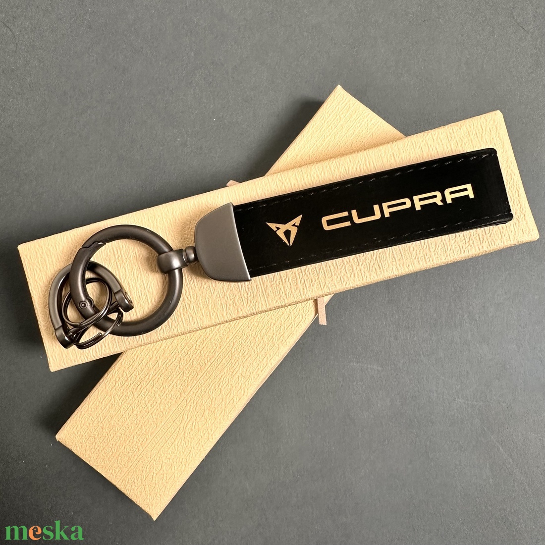 Cupra kulcstartó - táska & tok - kulcstartó & táskadísz - kulcstartó - Meska.hu